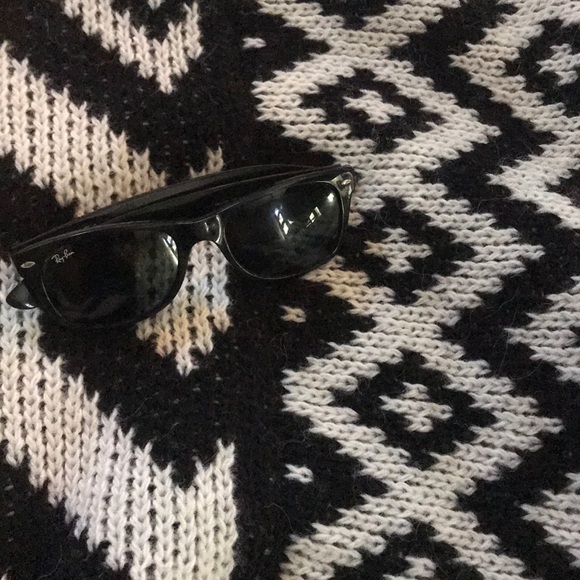 Poncho⚡️ - Picture 5 of 6